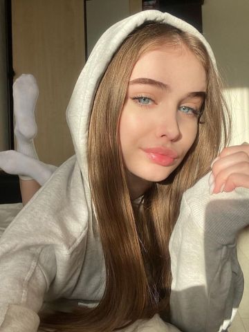 Вероника Приват Блондинка